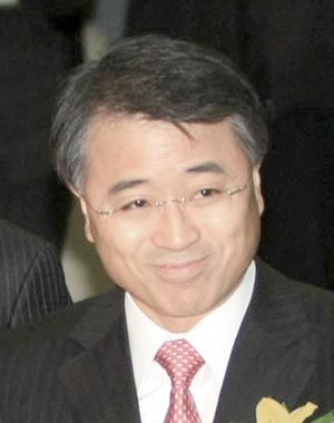 총장 낙마 그후 천성관 기부 행보