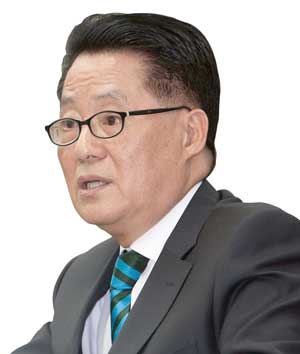 ‘킹메이커’ 부상 박지원 누구에게 힘 실을까