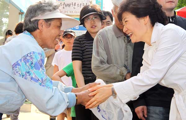 4·27 재보선 두고 박근혜 행보 말 많은 내막