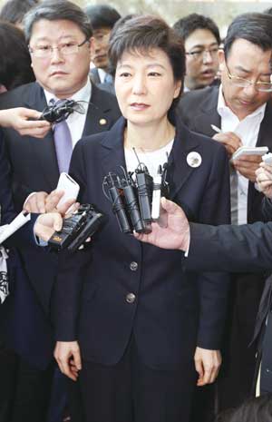 동남권 신공항 백지화 ‘반기’든 박근혜 속내는?