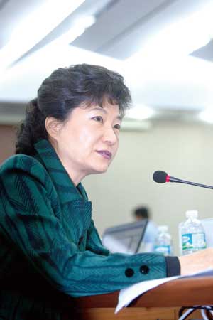 박근혜 신공항 전격 결정 과정은 골방서 나홀로 ‘산고’