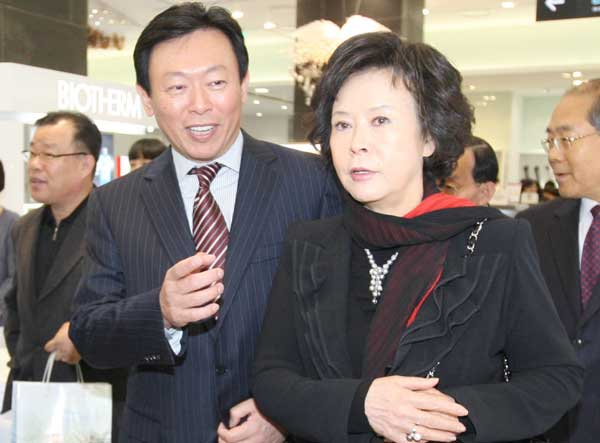 롯데쇼핑 두고 신동빈-신영자 힘겨루기 진상