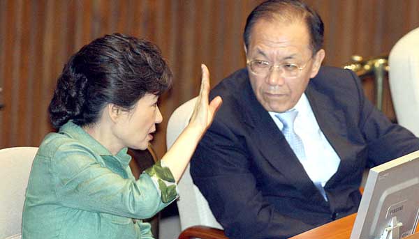 친박, 소장파와 불편한 동거 막후
