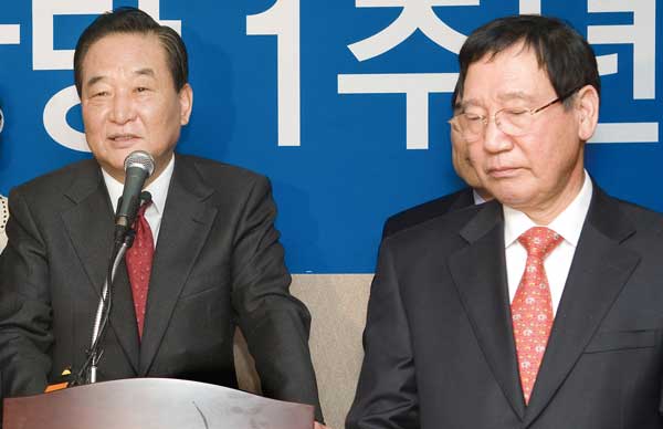 왕년의 친박 투톱 서청원 이규택 손잡나