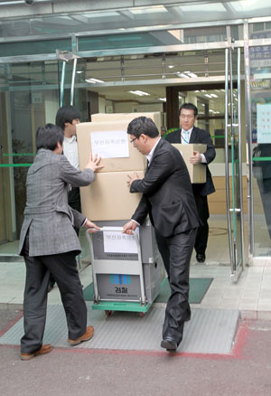 부산저축은행 비리 여권 핵심 조직적 은폐 의혹 추적