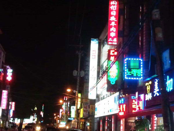현장르포 안산 ‘국경 없는 거리’ 불법 성매매 실태