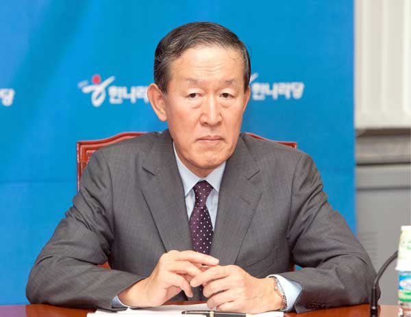 목청 높인 허창수 전경련 회장 딜레마 빠진 까닭