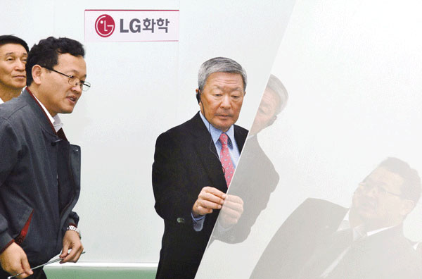 구본무 LG 회장 현장 행보 부쩍 늘리는 까닭