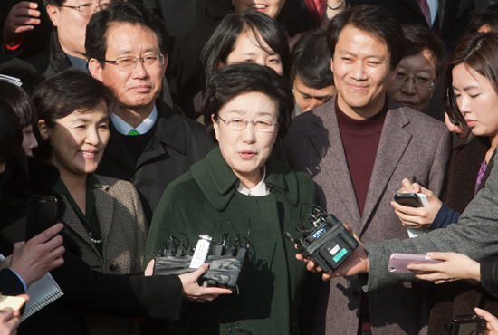한명숙 "진실·정의가 권력을 이겼다"
