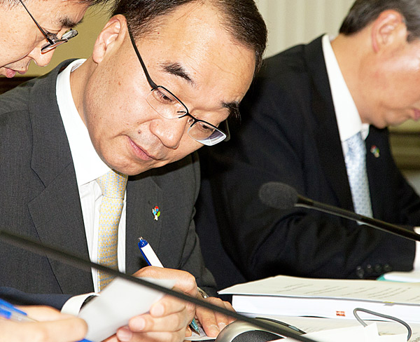 OECD 재정건전성 보고서 홍보 딜레마