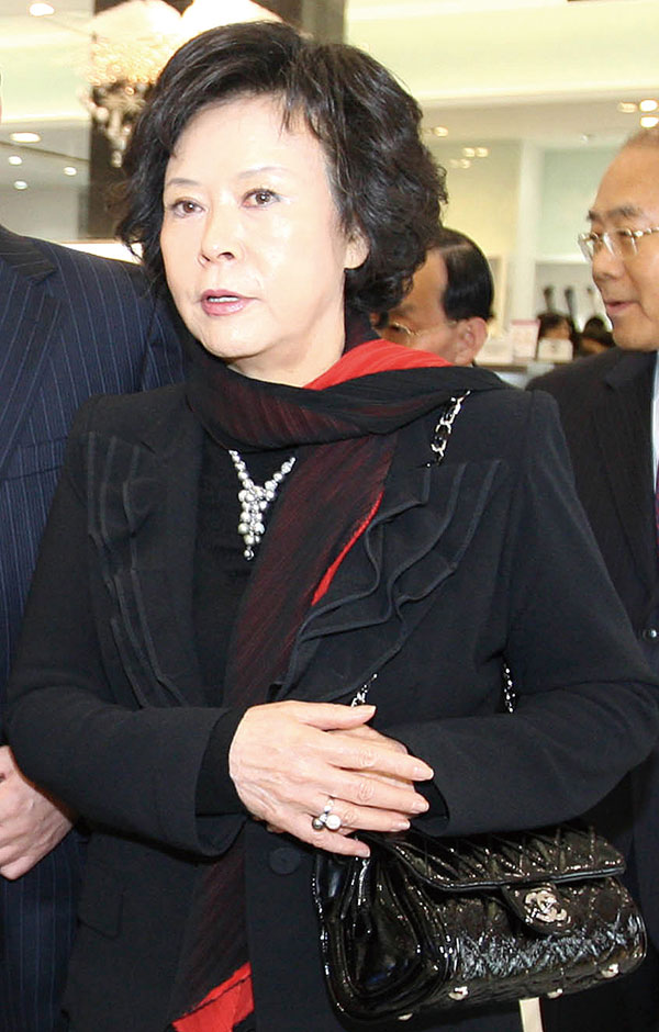 신영자 롯데쇼핑 사내이사 재선임 막후