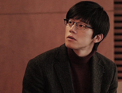 '상처투성이' 김무열 현역 입대…병무청엔 공식 사과 요구