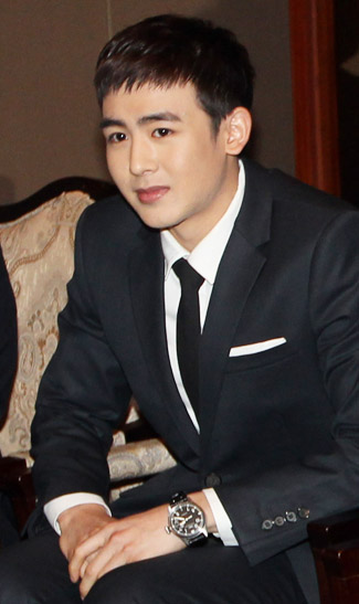 자숙하던 닉쿤 '코이카의 꿈'으로 석 달 만에 방송재개