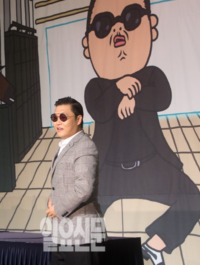 CJ 광고 모델 싸이, 부산에서 CJ 아닌 롯데의 밤 빛낸 이유 두고 설왕설래