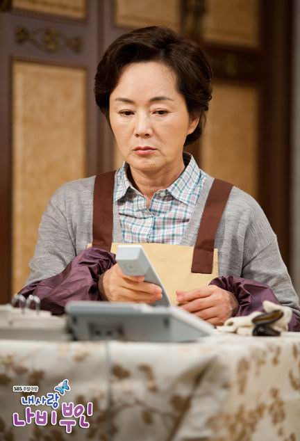 다신 절대 결혼 안한다던 김영애, 오빠 같은 ‘친구’와의 열애 고백