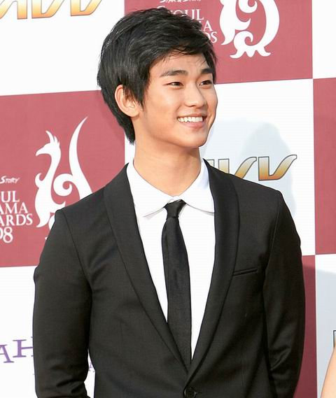 매니저 성폭행 혐의로 김수현만 곤혹, 문제는 소속사의 매니저 관리 부재
