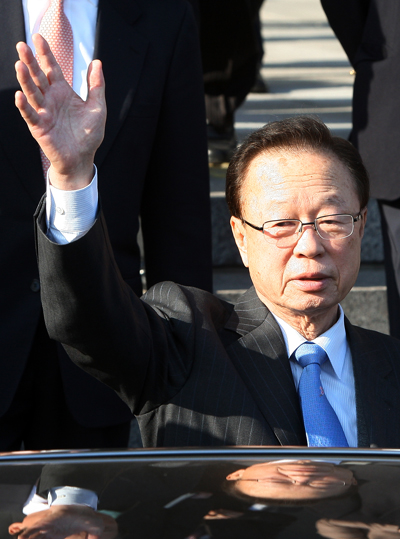 '전당대회 돈봉투 살포' 박희태, 항소심서도 집유 선고