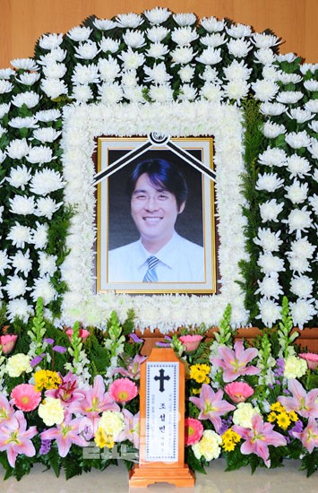 국과수 조성민 부검 1차 소견 ‘스스로 목 맨 경부압박질식사’
