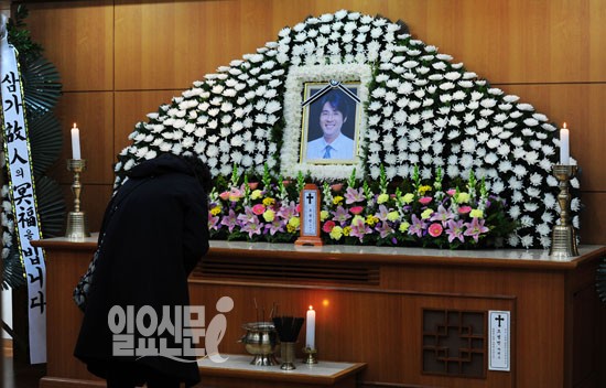 환희 준희 남매 고 조성민 빈소 도착, 입관식 참석할 듯