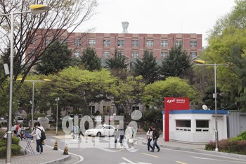 학부모들, 중앙대 총장실서 밤샘 점거농성 돌입한 까닭은