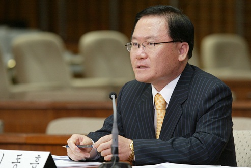 이동흡 헌재소장 후보자 의혹 눈덩이...민주통합당, "반드시 낙마시킬 것"