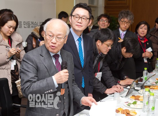 김용준 인수위원장,'첫 기자간담회'