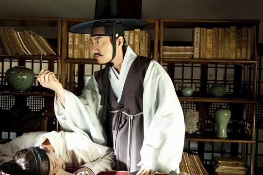 영화 <조선명탐정:각시투구꽃의 비밀>이 현실에서…식약청 ‘초오 주의보’