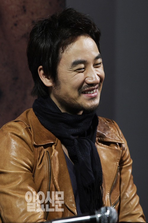 '7급공무원' 엄태웅, 1분 스파이 출연으로 강렬한 포스 발산 화제
