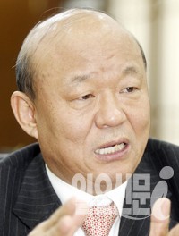 '수천억대 불법대출' 김찬경 징역 9년…"은행을 사금고화" 중형 선고