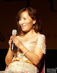 공지영, 경찰에 자진출석…국정원 여직원 신상 공개 혐의