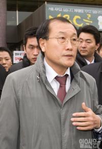 불명예 퇴진한 김재철 전 MBC사장, '직원 사찰' 혐의로 경찰조사 '굴욕'