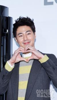 조인성 김민희 열애 인정 "올해 초 우연한 자리에서 동석한 뒤부터…"