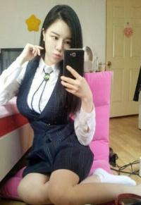 고두림 교복 셀카, 단추도 잘 안 잠기는 '가슴 볼륨 놀라워라'