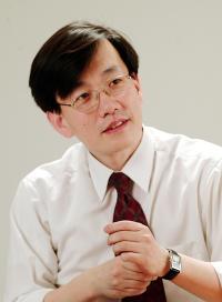 손석희 첫 출근 소감 "보수 진보 간극 메우는 역할 하겠다"