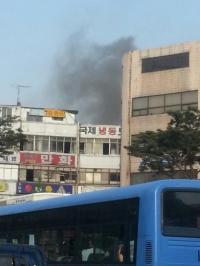 종로구창신동 화재…소방당국 진화중 인근 도로 극심한 정체