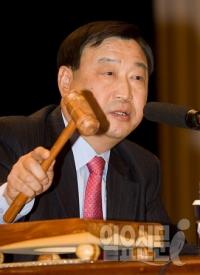 이희범 STX중공업-건설 회장 사의 표명, 경총회장은 유지
