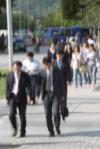 20대 직장인 조울증 5년 새 46%나 늘어 "불안과 경쟁심리 큰 스트레스"