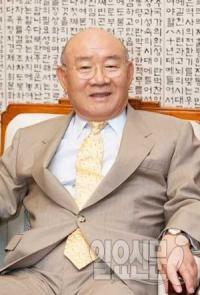 전두환 미술품 중개인 압수수색 직후 도피성 출국