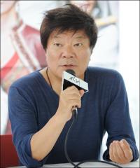 '고 김종학 빈소' 조인성 울먹 "아버지 같은 분이셨는데..."