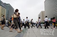 청와대 읍소에 네티즌 분노 "봉급쟁이 터는 게 신의 한 수?"
