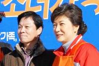 추문 휩싸인 ‘근혜봉사단’ 실체 추적