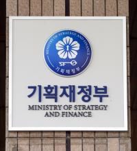 공공 비정규직 6만 5000명, 2015년까지 정규직 전환