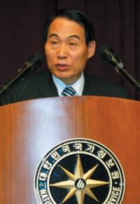 검찰, 김만복 전 국정원장 14일 소환조사