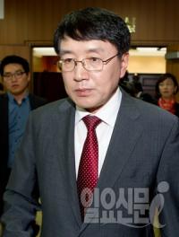 '국정원 수사 논란' 조영곤 퇴임사 "법과 양심 어긴 적 없다"