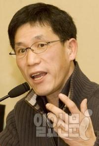진중권, 막말 파문 김태흠에 "망언 늘어놓는 의원 나부랭이…"