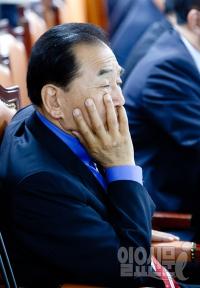 "물러날 사람 물러나야" 이재오 돌직구 속셈은? '안철수 신당행 명분 쌓기' 쑥덕