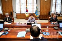 박근혜 정부 1년, 청와대 내부 평가도 '절레절레' 왜?