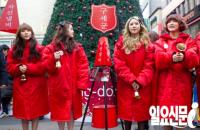 걸그룹 '틴트' 빨간 천사 된 날…명동서 자선냄비 모금 활동