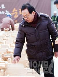 신응수 대목장 ‘소나무 바꿔치기’ 의혹