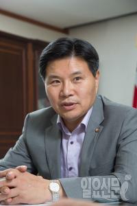 "아프리카예술박물관 노동 착취? 사실과 달라…홍문종 이사장 관련 없어“
